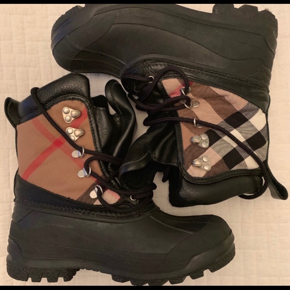 Burberry snow boots
